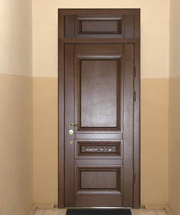 Дверь с фрамугой в квартиру с покрытием массивом дерева