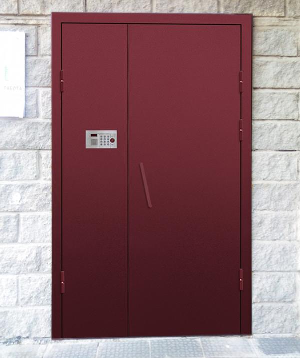Антивандальная подъездная дверь с порошковым покрытием “Шагрень” RAL 3005 Винно-красный