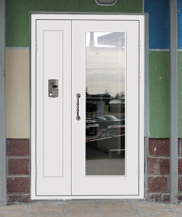 Парадная дверь с белым влагостойким окрашенным МДФ и стеклопакетом