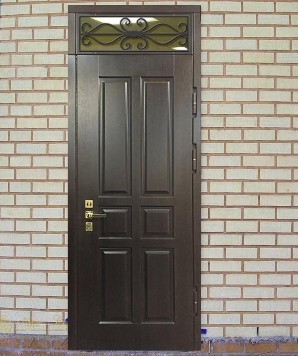 Уличная дверь с фрамугой с элементами ковки