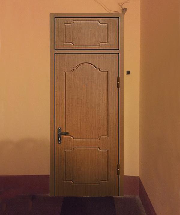 Дверь с фрамугой в квартиру с отделкой ламинированным МДФ