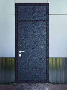 Металлическая дверь с фрамугой и порошковой отделкой