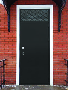 Металлическая дверь с остекленной фрамугой и сварной решеткой